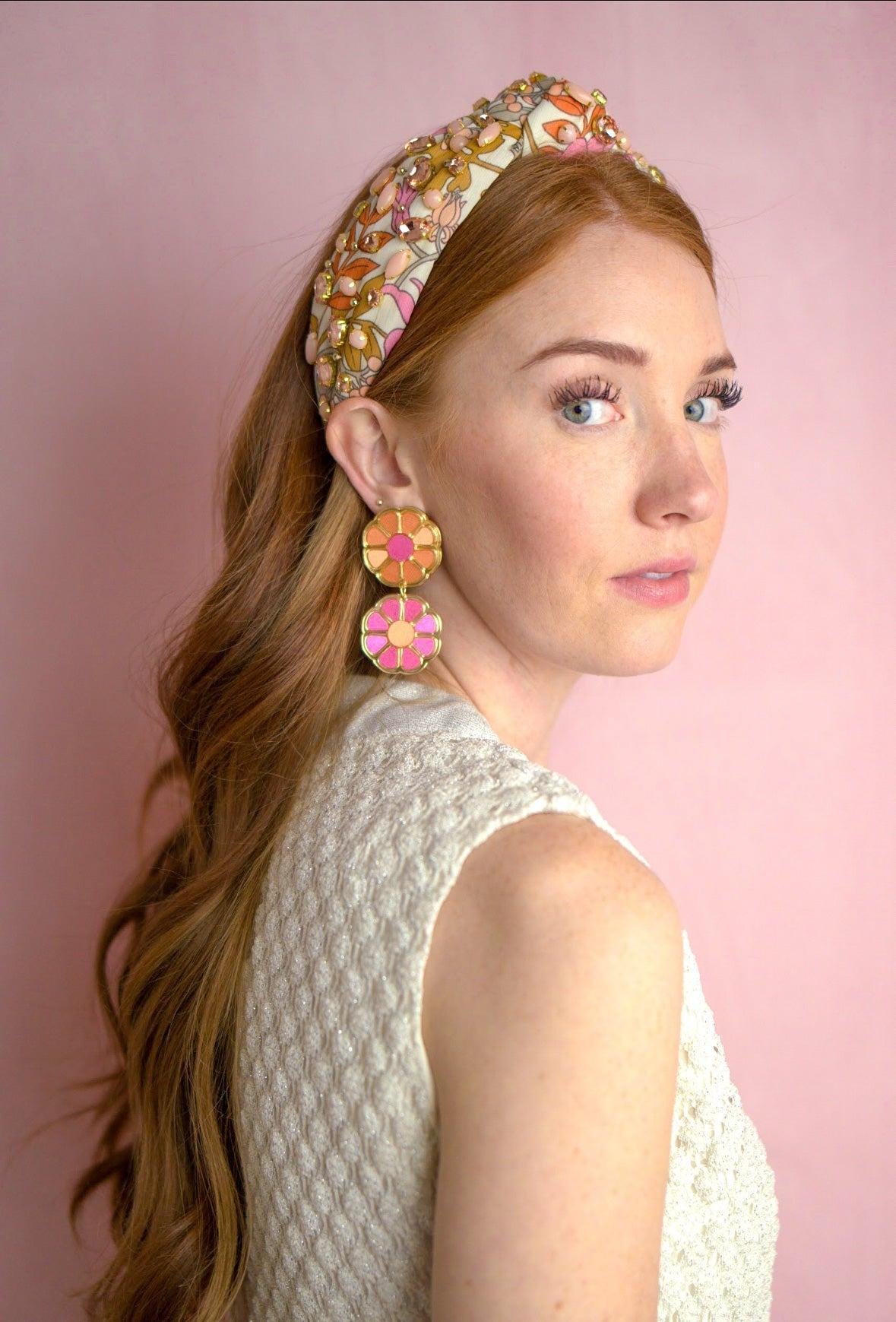 Vintage feminine bag, belt and scarf styling